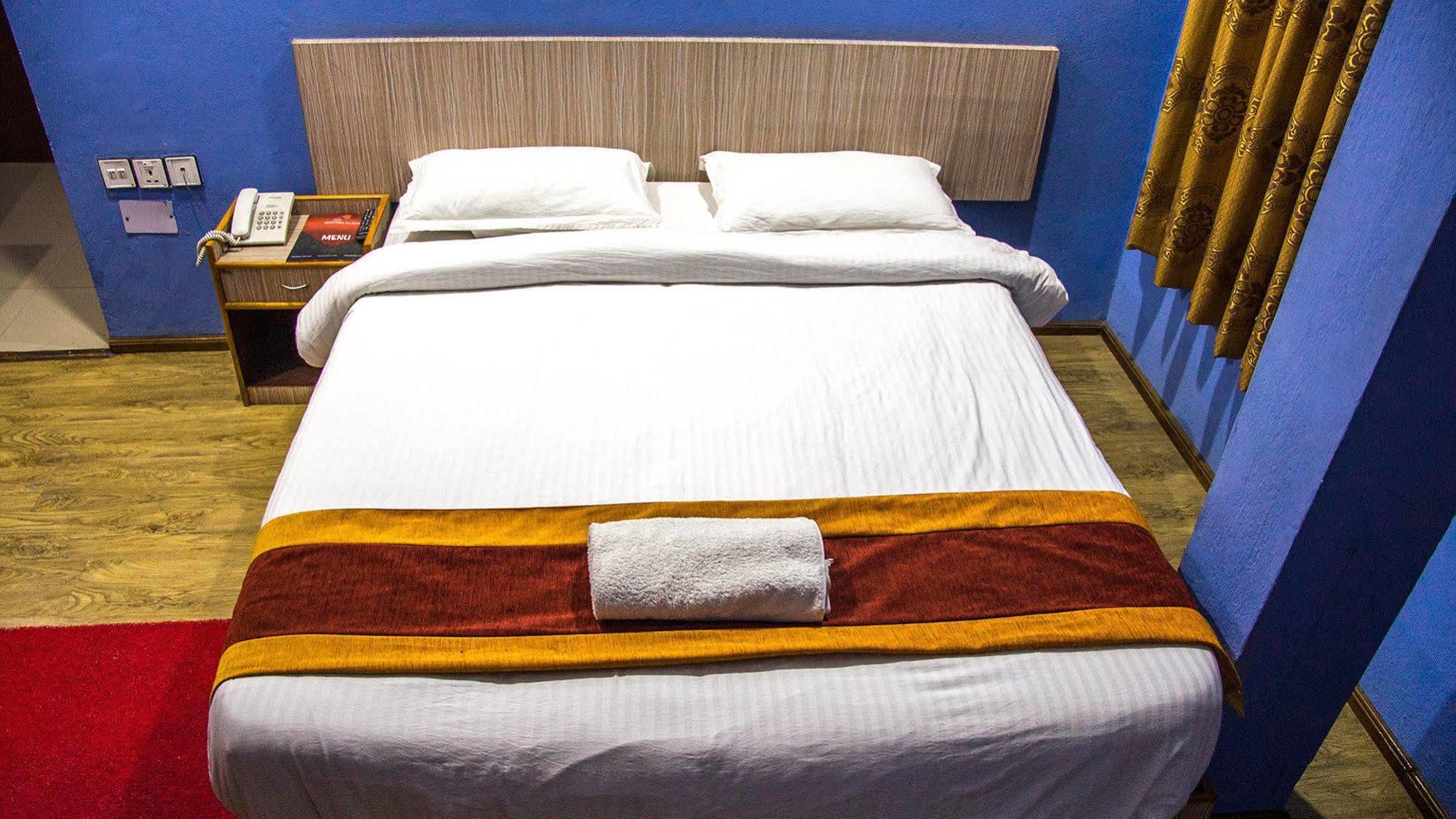 Oyo 789 Hotel Shivam Plaza Catmandu Exterior foto